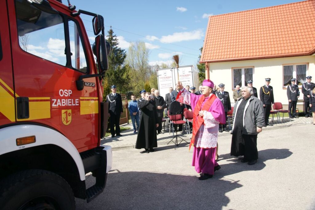 Uroczyste poświęcenie i przekazanie samochodu ratowniczo- gaśniczego OSP w Zabielu