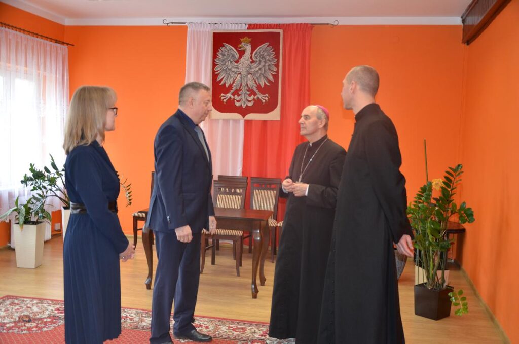 Wizyta bp Henryka Ciereszko w Urzędzie Gminy Jaświły